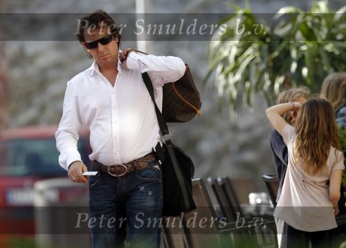 Ibiza 2 mei 2010
Marco Borsato met Leontien Luca Jada Senna en moeder Mary Borsato op vakantie op ibiza.
Peter Smulders bv