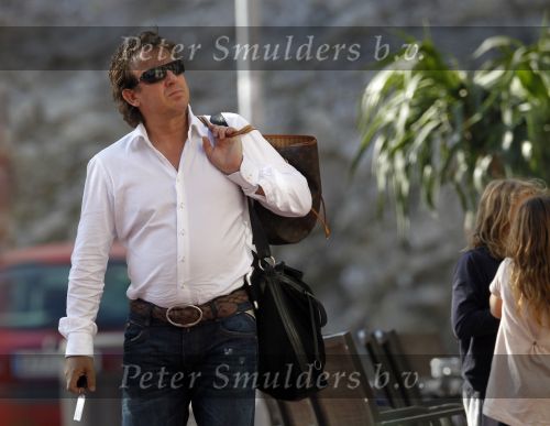 Ibiza 2 mei 2010
Marco Borsato met Leontien Luca Jada Senna en moeder Mary Borsato op vakantie op ibiza.
Peter Smulders bv