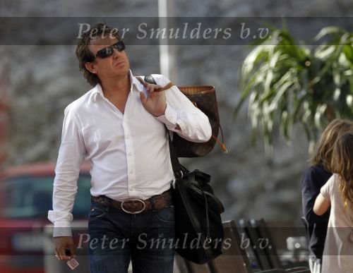 Ibiza 2 mei 2010
Marco Borsato met Leontien Luca Jada Senna en moeder Mary Borsato op vakantie op ibiza.
Peter Smulders bv