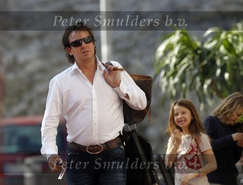Ibiza 2 mei 2010
Marco Borsato met Leontien Luca Jada Senna en moeder Mary Borsato op vakantie op ibiza.
Peter Smulders bv