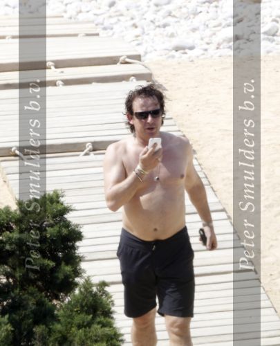 Ibiza 2 mei 2010
Marco Borsato met Leontien Luca Jada Senna en moeder Mary Borsato op vakantie op ibiza.
Peter Smulders bv