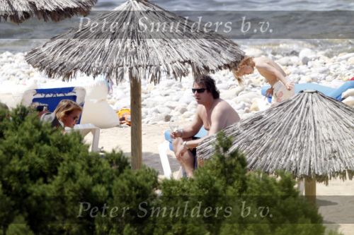 Ibiza 2 mei 2010
Marco Borsato met Leontien Luca Jada Senna en moeder Mary Borsato op vakantie op ibiza.
Peter Smulders bv
