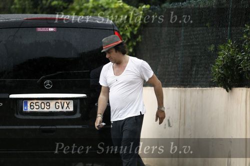 Ibiza 3 mei 2010
Marco Borsato Jada en Mary Borsato doen boodschappen bij de supermarkt. Marco heeft ook dit jaar weer een huis gehuurd op ibiza.
Peter Smulders bv