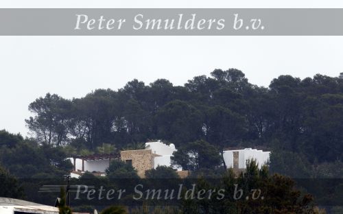 Ibiza 3 mei 2010
Marco Borsato Jada en Mary Borsato doen boodschappen bij de supermarkt. Marco heeft ook dit jaar weer een huis gehuurd op ibiza.
Peter Smulders bv