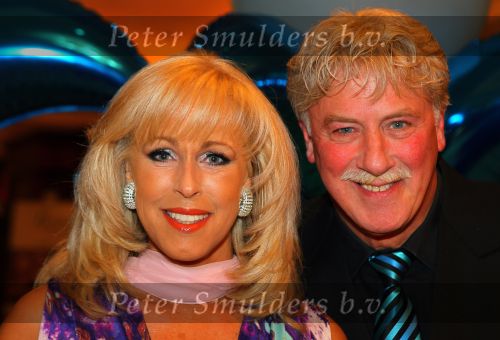 Noordwijk, 2 Mei 2010 Hotel van Oranje, Feest Gerard Joling t.g.v.
het 25 jaar artiesten jubileum
Marga Bult met man Jan v Ingen en sjaal FC Twente Kampioen
Foto Peter Smulders BV