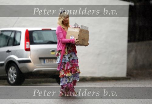 Ibiza 3 mei 2010
Marco Borsato Jada en Mary Borsato doen boodschappen bij de supermarkt. Marco heeft ook dit jaar weer een huis gehuurd op ibiza.
Peter Smulders bv