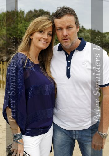 Ibiza 4 mei 2010
Sergio Herman en Ellemieke Vermolen vieren de 40e verjaardag van Sergio met vrienden op het strand bij El Chirinquito. Moon Verkaart met vriend
Peter Smulders bv