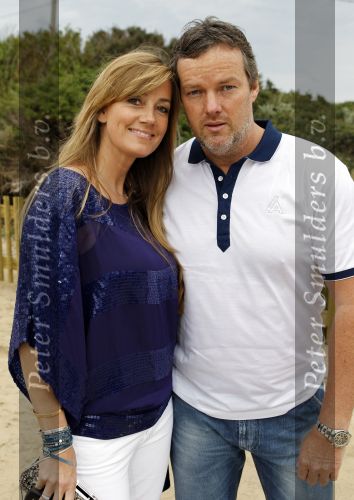 Ibiza 4 mei 2010
Sergio Herman en Ellemieke Vermolen vieren de 40e verjaardag van Sergio met vrienden op het strand bij El Chirinquito. Moon Verkaart met vriend
Peter Smulders bv