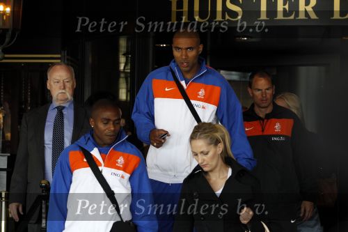 Noordwijk en Schiphol 19 mei 2010
Vertrek Nederlands elftal met vrouwen en kinderen naar Oostenrijk voor trainingskamp ivm WK voetbal. Orlando Engelaar
Peter Smulders bv