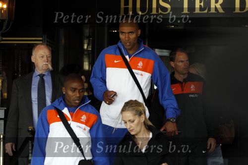 Noordwijk en Schiphol 19 mei 2010
Vertrek Nederlands elftal met vrouwen en kinderen naar Oostenrijk voor trainingskamp ivm WK voetbal. Orlando Engelaar
Peter Smulders bv
