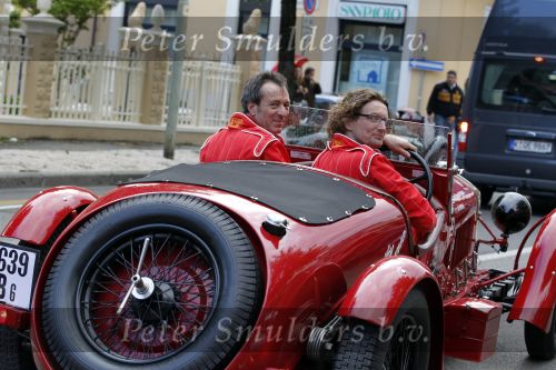 Brescia 6 mei 2010
State of Art is de kledingsponsor van de Mille Miglia. Prins Bernhard Jr en Roberto Meyer rijden in een bijzondere Alfa Romeo van ongeveer 3 miljoen euro
Peter Smulders bv