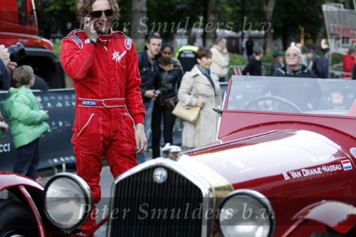 Brescia 6 mei 2010
State of Art is de kledingsponsor van de Mille Miglia. Prins Bernhard Jr en Roberto Meyer rijden in een bijzondere Alfa Romeo van ongeveer 3 miljoen euro
Peter Smulders bv