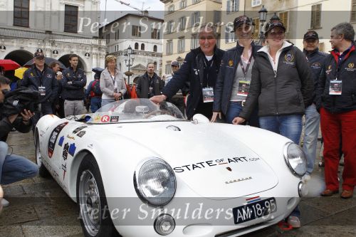 Brescia 6 mei 2010
Mille Miglia in brescia. Prinses Annette en Evelyne Westerman rijden in porsche spyder van State of art.
Peter Smulders bv