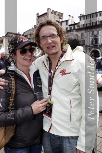Brescia 6 mei 2010
Mille Miglia in brescia. Prinses Annette en Evelyne Westerman rijden in porsche spyder van State of art. Prinses Annette en Prins Bernhard jr
Peter Smulders bv