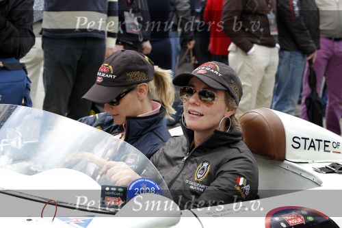 Brescia 6 mei 2010
Mille Miglia in brescia. Prinses Annette en Evelyne Westerman rijden in porsche spyder van State of art.
Peter Smulders bv