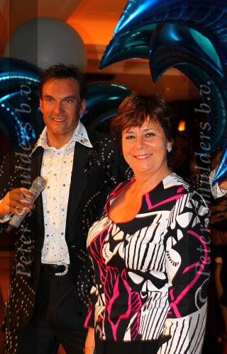 Noordwijk, 2 Mei 2010 Hotel van Oranje, Feest Gerard Joling t.g.v.
het 25 jaar artiesten jubileum
Rita Verdonk met pop Gerard Joling
Foto Peter Smulders BV