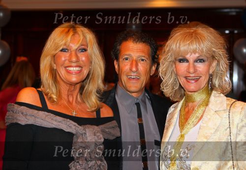 Noordwijk, 2 Mei 2010 Hotel van Oranje, Feest Gerard Joling t.g.v.
het 25 jaar artiesten jubileum
Saskia en Serge met Sjoukje Smit
Foto Peter Smulders BV
