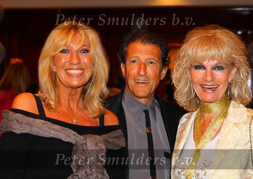 Noordwijk, 2 Mei 2010 Hotel van Oranje, Feest Gerard Joling t.g.v.
het 25 jaar artiesten jubileum
Saskia en Serge met Sjoukje Smit
Foto Peter Smulders BV