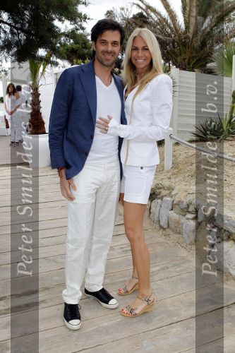 Ibiza 4 mei 2010
Sergio Herman en Ellemieke Vermolen vieren de 40e verjaardag van Sergio met vrienden op het strand bij El Chirinquito. Sergio Herman met ouders en Ellemieke Vermolen
Peter Smulders bv
