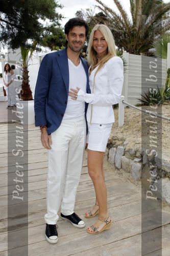 Ibiza 4 mei 2010
Sergio Herman en Ellemieke Vermolen vieren de 40e verjaardag van Sergio met vrienden op het strand bij El Chirinquito. Sergio Herman met ouders en Ellemieke Vermolen
Peter Smulders bv