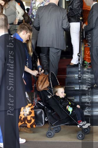 Noordwijk en Schiphol 19 mei 2010
Vertrek Nederlands elftal met vrouwen en kinderen naar Oostenrijk voor trainingskamp ivm WK voetbal. Stijn Schaars
Peter Smulders bv