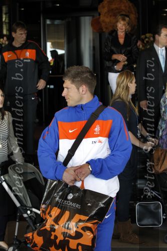 Noordwijk en Schiphol 19 mei 2010
Vertrek Nederlands elftal met vrouwen en kinderen naar Oostenrijk voor trainingskamp ivm WK voetbal. Stijn Schaars
Peter Smulders bv
