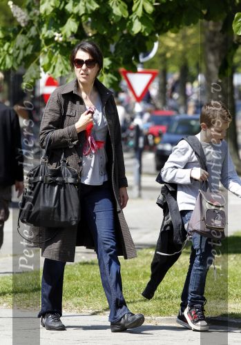 Amsterdam 20 mei 2010
Susan Visser met zoon op straat.
Peter Smulders bv