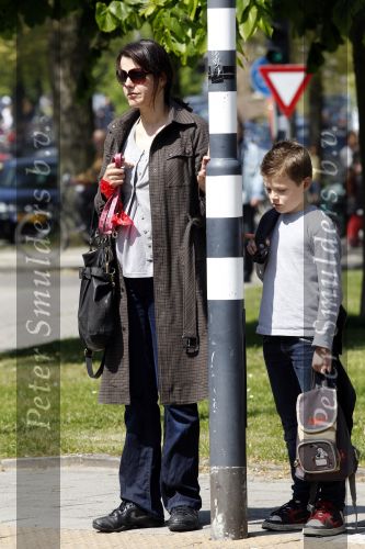 Amsterdam 20 mei 2010
Susan Visser met zoon op straat.
Peter Smulders bv