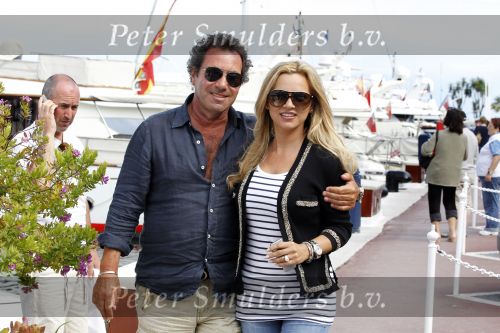 Marbella 11 mei 2010
Ronny Rosenbaum en Tatjana in de haven van Marbella Puerto Banus.
Peter Smulders bv