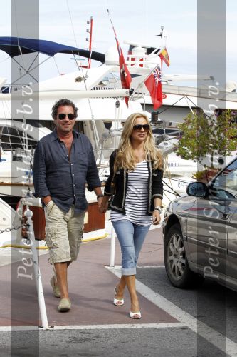 Marbella 11 mei 2010
Ronny Rosenbaum en Tatjana in de haven van Marbella Puerto Banus.
Peter Smulders bv