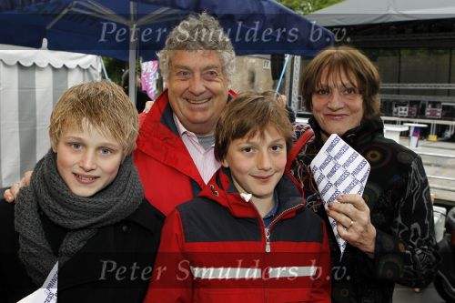 Breda 12 mei 2010
Feestje princess in Breda. Tony Eyk met vrouw kleinzoon en een vriendje
Peter Smulders bv