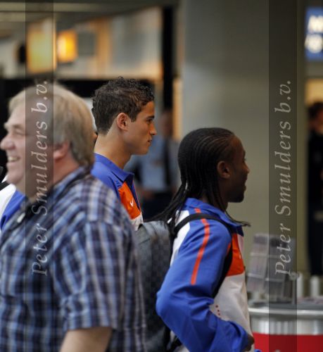 Noordwijk en Schiphol 19 mei 2010
Vertrek Nederlands elftal met vrouwen en kinderen naar Oostenrijk voor trainingskamp ivm WK voetbal. Vurnon Anita
Peter Smulders bv
