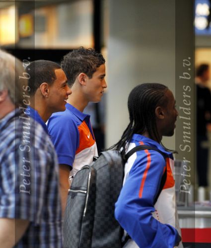 Noordwijk en Schiphol 19 mei 2010
Vertrek Nederlands elftal met vrouwen en kinderen naar Oostenrijk voor trainingskamp ivm WK voetbal. Vurnon Anita
Peter Smulders bv
