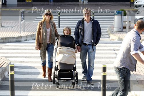 Ibiza 2 mei 2010
Wendy v Dijk Lizzy en Erland Galjaard worden op het vliegveld opgehaald door broer Mike en haar zoon Sem die al een paar dagen op ibiza waren.
Peter Smulders bv