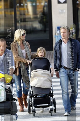 Ibiza 2 mei 2010
Wendy v Dijk Lizzy en Erland Galjaard worden op het vliegveld opgehaald door broer Mike en haar zoon Sem die al een paar dagen op ibiza waren.
Peter Smulders bv