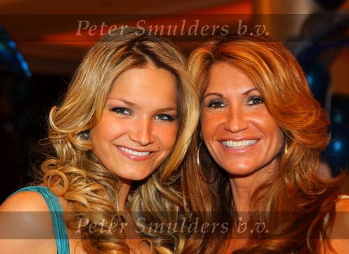 Noordwijk, 2 Mei 2010 Hotel van Oranje, Feest Gerard Joling t.g.v.
het 25 jaar artiesten jubileum
Yvonne Dubbelboer met haar oudste dochter
Foto Peter Smulders BV