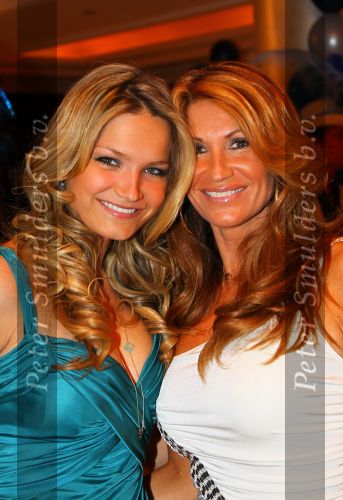 Noordwijk, 2 Mei 2010 Hotel van Oranje, Feest Gerard Joling t.g.v.
het 25 jaar artiesten jubileum
Yvonne Dubbelboer met haar oudste dochter
Foto Peter Smulders BV