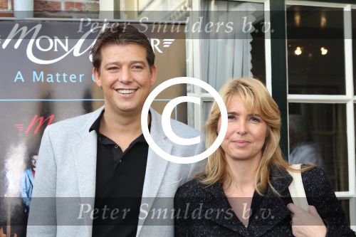 Volendam, 18 Oktober 2010
Uitreiking nieuwe Cd van de band Mon Amour
Alice Buijs met haar broer Aloys Buijs
Foto Peter Smulders BV