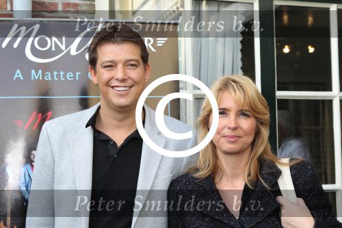 Volendam, 18 Oktober 2010
Uitreiking nieuwe Cd van de band Mon Amour
Aloys Buijs met zijn zus Alice Buijs
Foto Peter Smulders BV