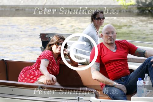 Amsterdam 7 mei 2011
Amanda Krabbe met haar vader Kees Beekman op boot in de grachten van Amsterdam.
Peter Smulders bv