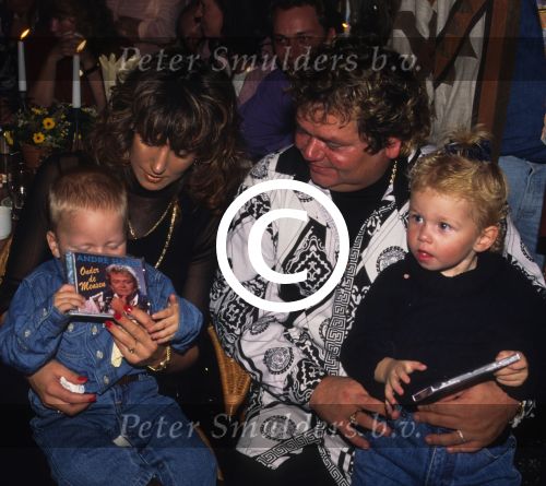 Andre Hazes
21 September 1999 CD uitreikingSamen met Rachel en de kinderen
Foto Peter Smulders BV