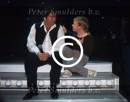 Andre Hazes
27 Oktober 1997 eerste optreden na ziekte in AHOY met zijn trouwste fan.
Foto Peter Smulders BV