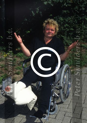 Andre Hazes
9 mei 1989 met gebroeken voet
Foto Peter Smulders BV
