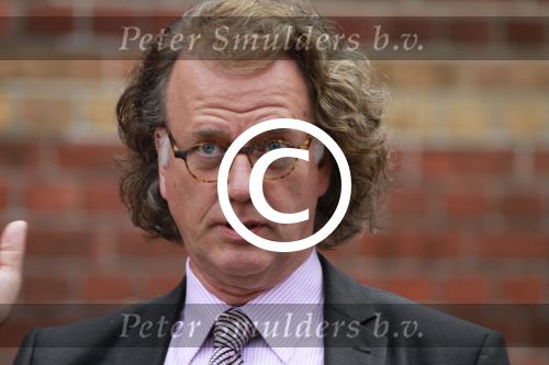 Amsterdam 27 mei 2011
Andre Rieu met op de achtergrond zijn zoon pierre.
Peter Smulders bv