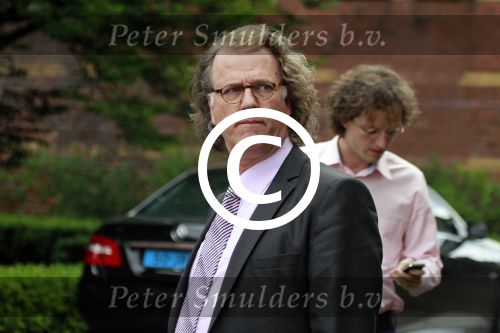 Amsterdam 27 mei 2011
Andre Rieu met op de achtergrond zijn zoon pierre.
Peter Smulders bv