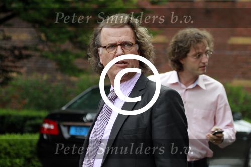 Amsterdam 27 mei 2011
Andre Rieu met op de achtergrond zijn zoon pierre.
Peter Smulders bv