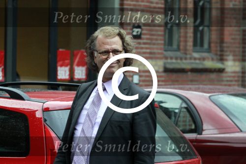 Amsterdam 27 mei 2011
Andre Rieu met op de achtergrond zijn zoon pierre.
Peter Smulders bv
