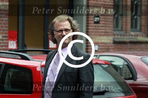 Amsterdam 27 mei 2011
Andre Rieu met op de achtergrond zijn zoon pierre.
Peter Smulders bv