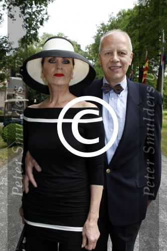 Breukelen 15 juni 2011
Haringparty op Neyenrode. Ans Markus met vriend Wybe Tuinman
Peter Smulders bv