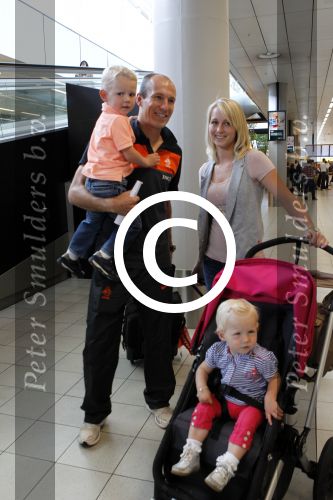 Schiphol 10 juni 2011
Nederlands elftal arriveert op schiphol. Arjen Robben met vrouw en kinderen
Peter Smulders bv
